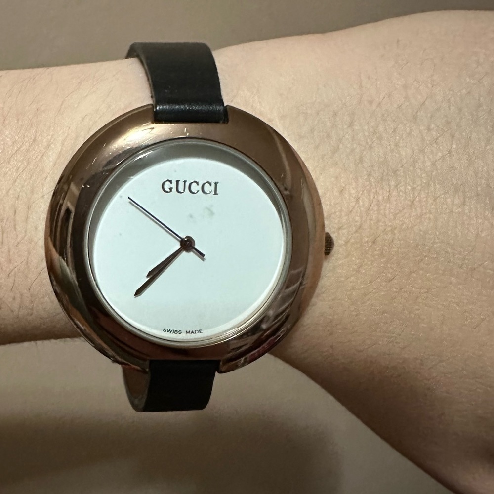 Gucci Vintage Round Face Leather Strap Watch